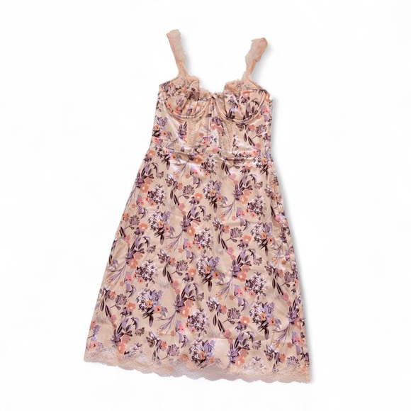 SOLD Victoria’s Secret Wicked Balconette Slip Dress NWOT - Picture 2 of 8